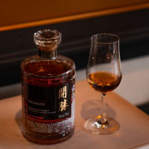 Alternative view of Whiskly Nhật Bản The Kaikatsu 18 Years Old Black 58 % vol